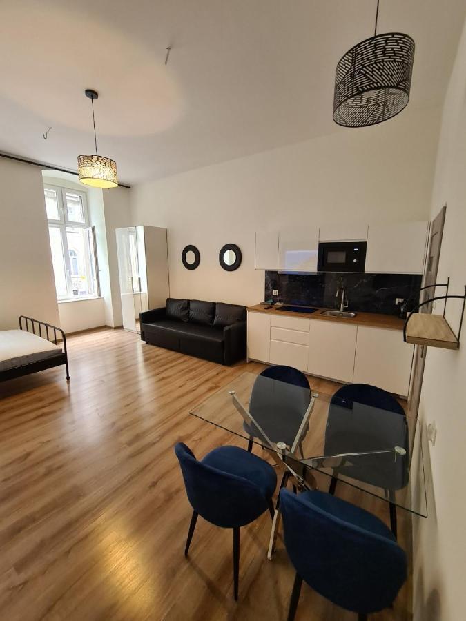 Apartamenty Mikubo Wrocław Exteriör bild